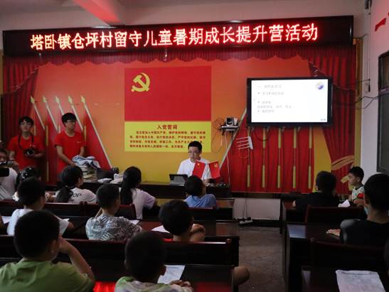 图四:高考高分学子为孩子们分享学习经验